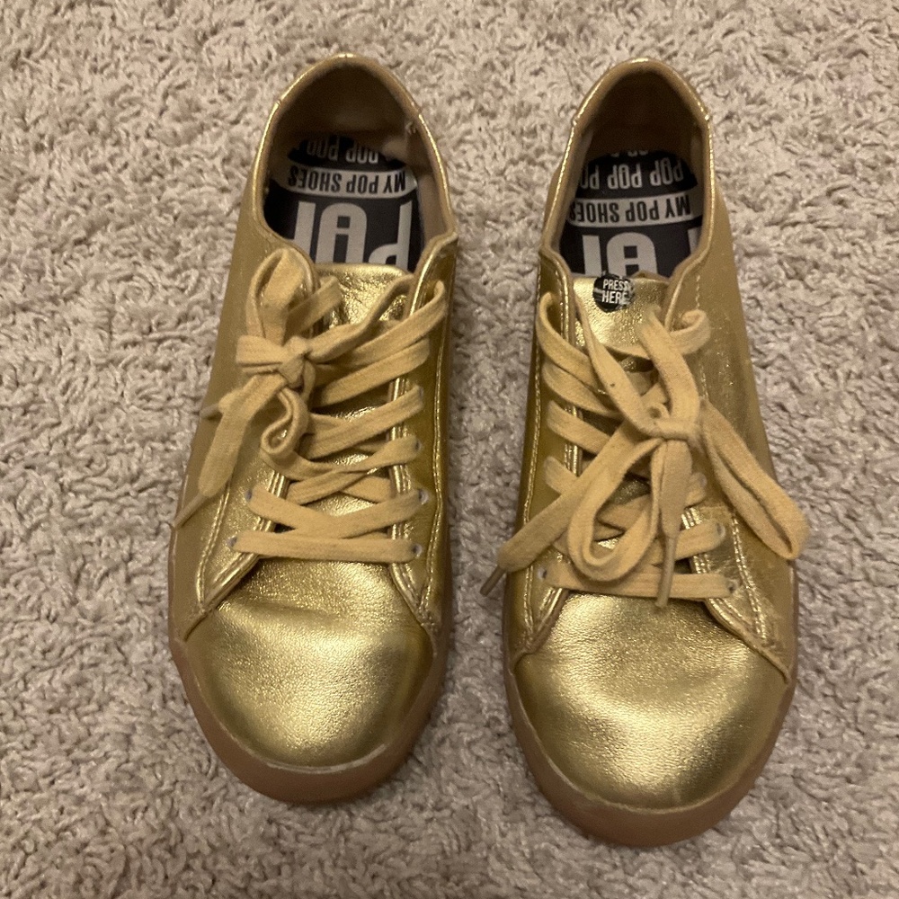 pop shoes for crewcuts Kids' leather sneakers with light-up soles. SIZE: K3.
